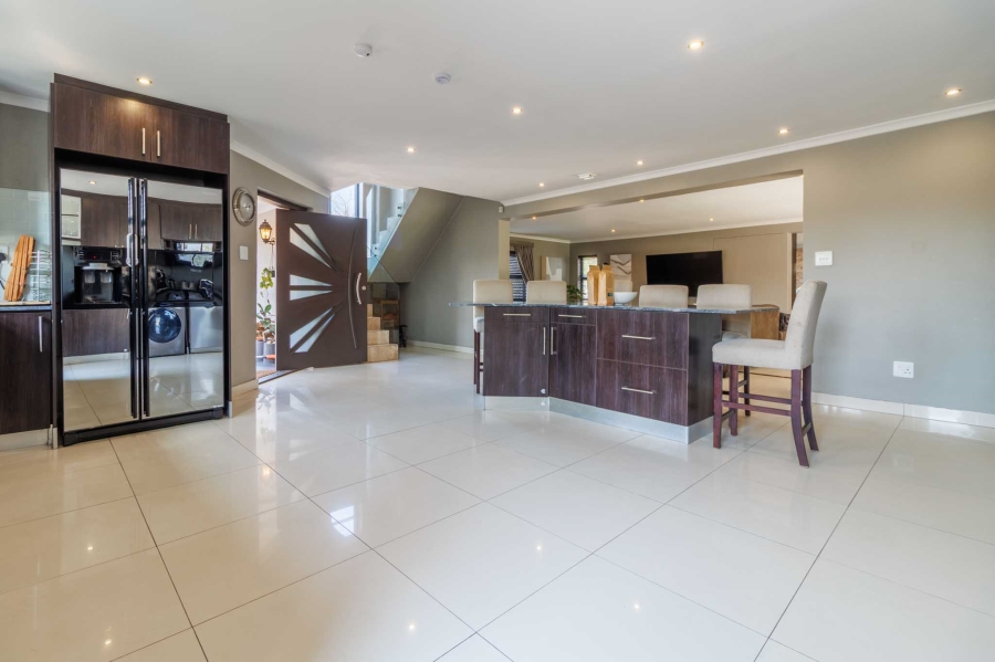 4 Bedroom Property for Sale in Flamingo Vlei Western Cape